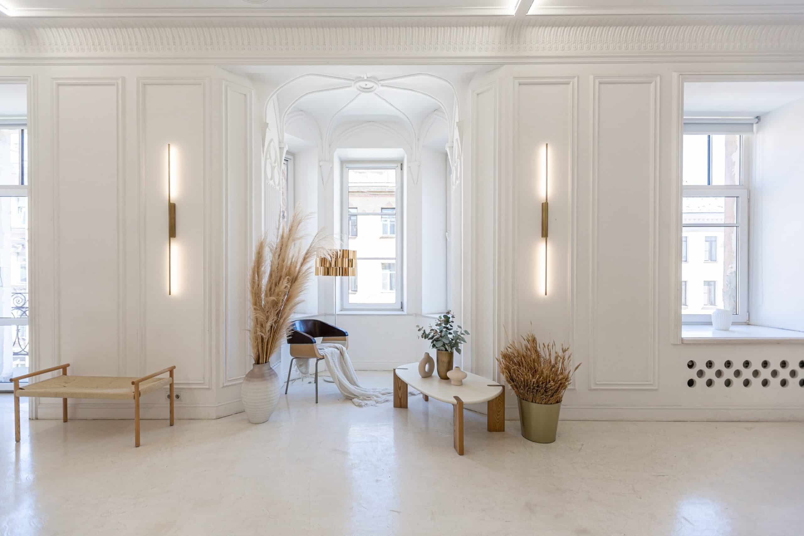 Bright,Interior,Design,Of,Spacious,Living,Room,With,White,Walls